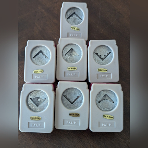 CRAFTERS - SCRAPBOOK - Emagination hole punchers - Picture 2 of 11